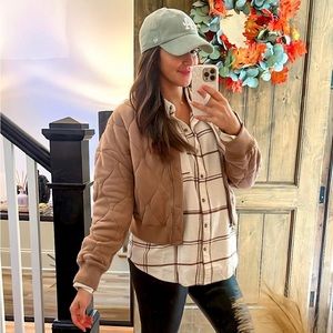 Abercrombie & Fitch Cropped Quilted
Bomber Jacket